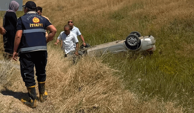 Konya-Eskişehir yolunda otomobil şarampole devrildi: 2 yaralı
