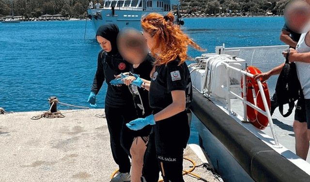 Muğla'da gezi teknesinde rahatsızlanan vatandaşa tıbbi tahliye