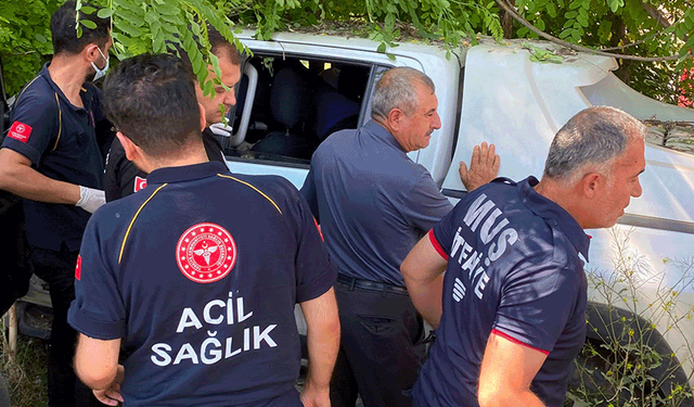 Muş'ta kamyonet devrildi: 2 yaralı