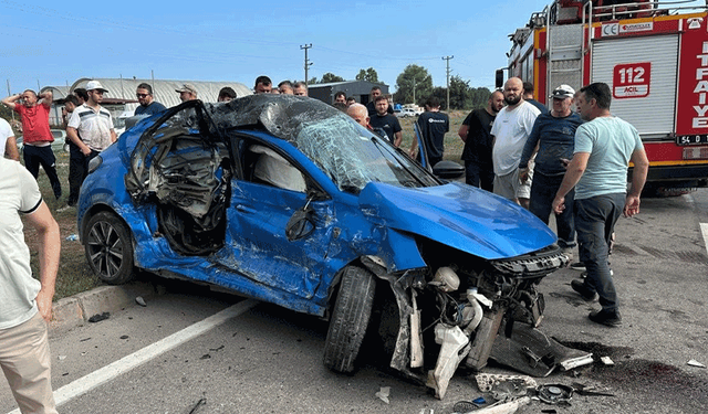 Sakarya'da çekici ile otomobil çarpıştı: 1 yaralı