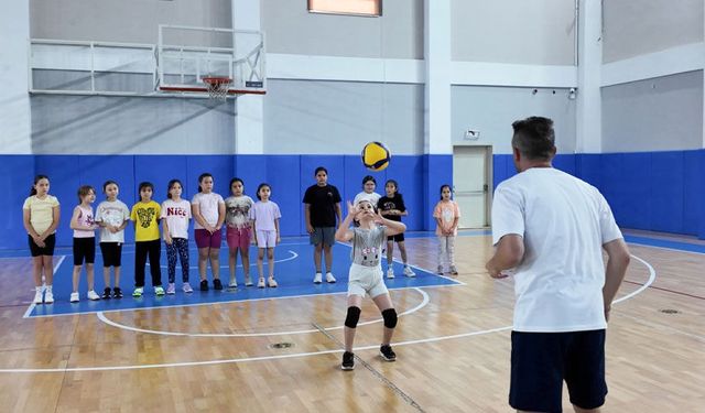 Tepebaşı’nda geleceğin filenin sultanları yetişiyor
