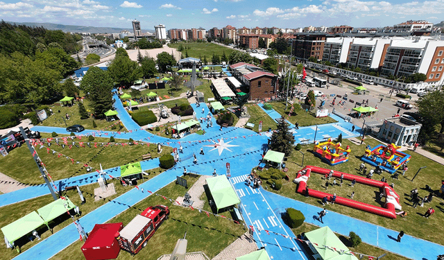 Tepebaşı’ndaki havacılık parkına ziyaretçi akını