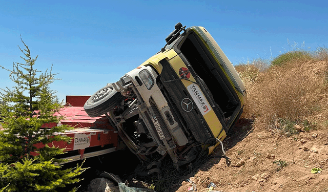Uşak'ta tır kontrolden çıktı: 3 yaralı