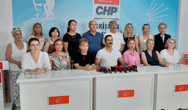 Yalaz’dan sert tepki: ”Kapılarında bekleyen birkaç kişi adına utanç verici!”