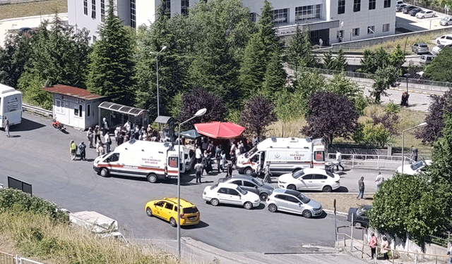 Zonguldak'ta kontrolden çıkan otomobil kalabalığa daldı: 4 yaralı