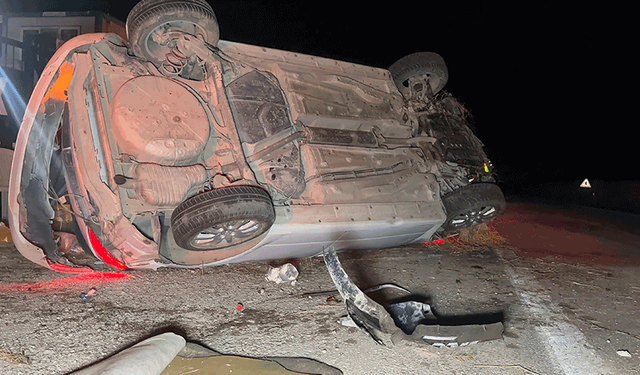 Afyon'da otomobilin çiftlik duvarına çarpıp devrildigi kazada sürücü yaralandı