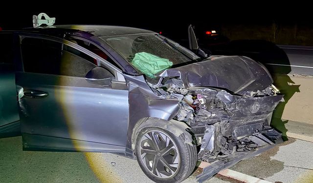 Afyonkarahisar'da otomobille hafif ticari araç çarpıştı:8 yaralı