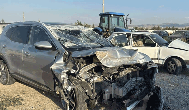 Afyonkarahisar'da trafik kazası: 1 ölü 7 yaralı
