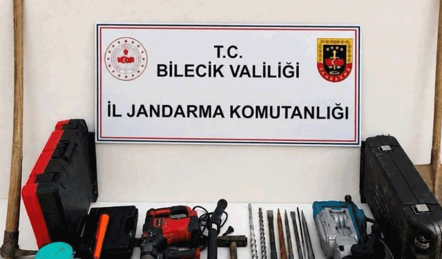 Bilecik'te darphane emeklisi ve 4 arkadaşı define ararken yakalandı