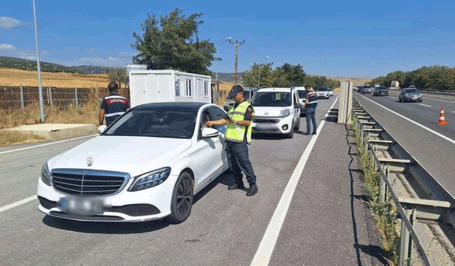 Bilecik’te Güven ve Huzur Uygulamasında 8 yoklama kaçağı yakalandı