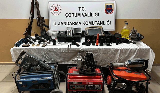 Çorum'da define avcılarına jandarmadan suçüstü operasyon: 5 tutuklama