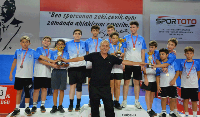 Eskişehir Büyükşehir Spor Kulübü'nden çifte başarı