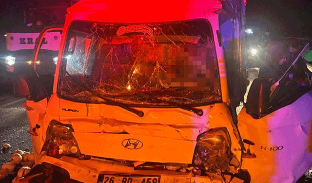 Eskişehir yolunda yolcu otobüsü ile kamyonet çarpıştı: 1 ölü