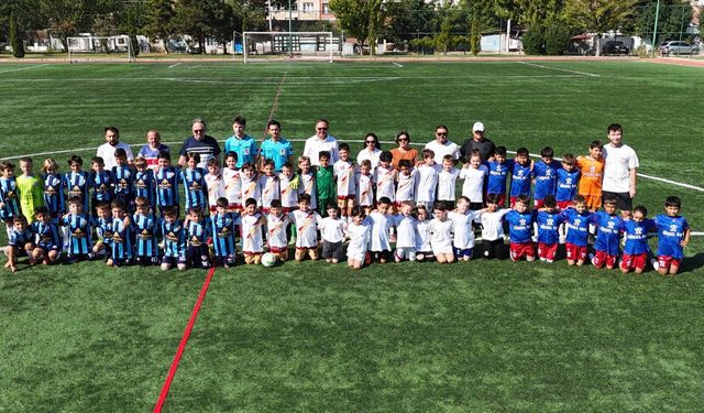 Eskişehir’de 30 Ağustos Zafer Bayramı Mini Minikler Futbol Şenliği coşkuyla başladı