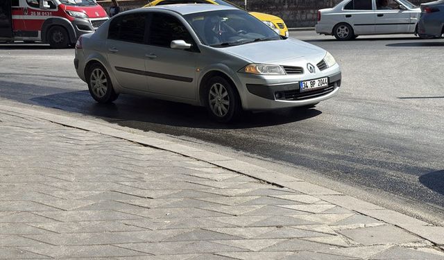 Eskişehir’de asfalt yağla kaplandı: Sürücüler zor anlar yaşadı