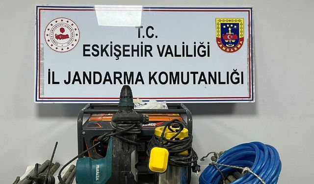 Eskişehir'de kaçak kazı yapan 5 şüpheliye suç üstü