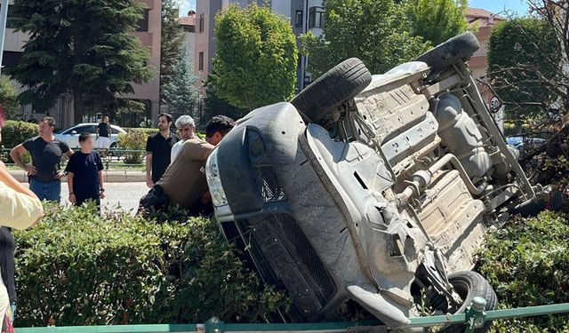 Eskişehir’de kaza: Araç hurdaya döndü, faciadan dönüldü