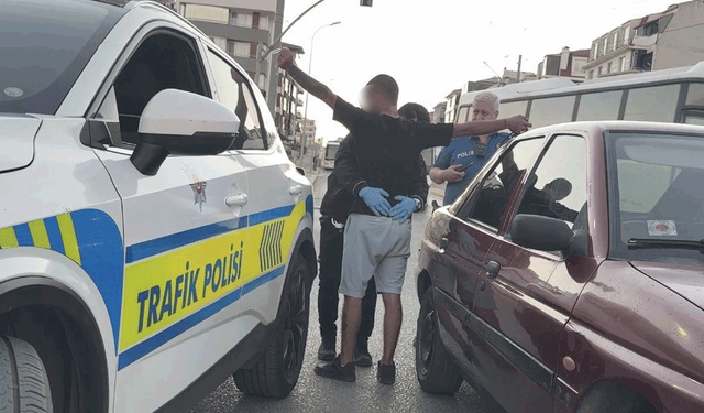 Eskişehir’de otomobilde uyuyan 2 kişiyi polis güçlükle uyandırdı, araçta sentetik hap ele geçirildi