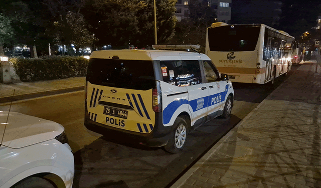 Eskişehir'de tartıştığı eski sevgilisini bıçaklayıp kaçtı