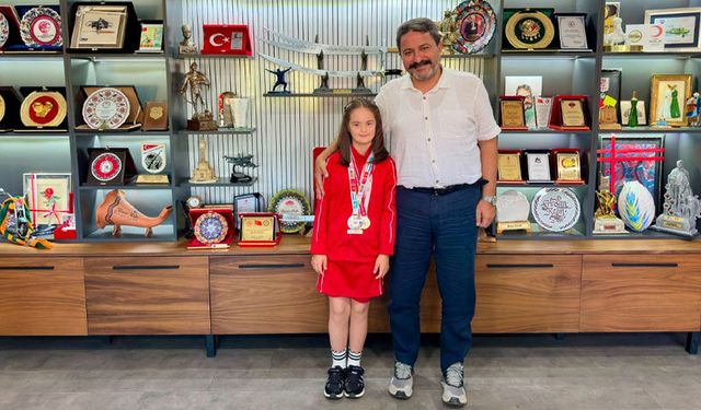 Özel sporcu Elif Ertek’in çifte başarısı gururlandırdı