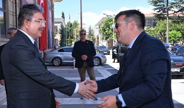 Adalet Bakan Yardımcısı Tuncay, Eskişehir Valisi Yılmaz'ı ziyaret etti