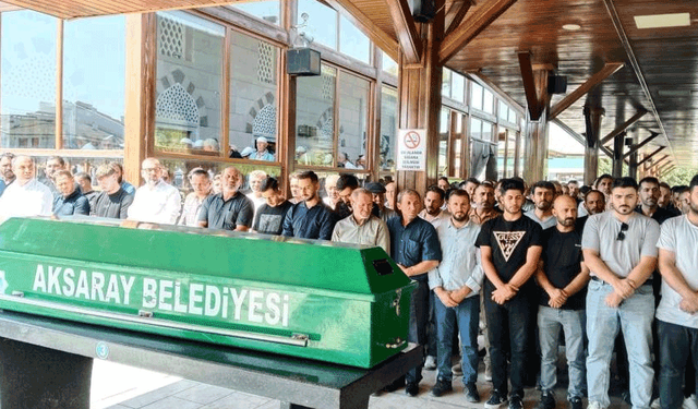 Aksaray'da  beşinci kattan düşerek hayatını kaybeden genç kız son yolculuğuna uğurlandı