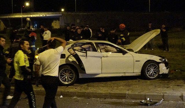 Erzurum'da kontrolden çıkan otomobil takla attı: 4 yaralı