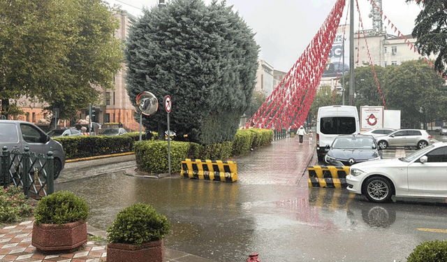 Eskişehir'de meteoroloji uyarı yapmıştı: Sağanak yağış başladı
