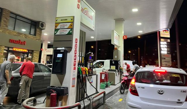 Eskişehir’de sürücüler zam öncesi akaryakıt istasyonlarına akın etti!