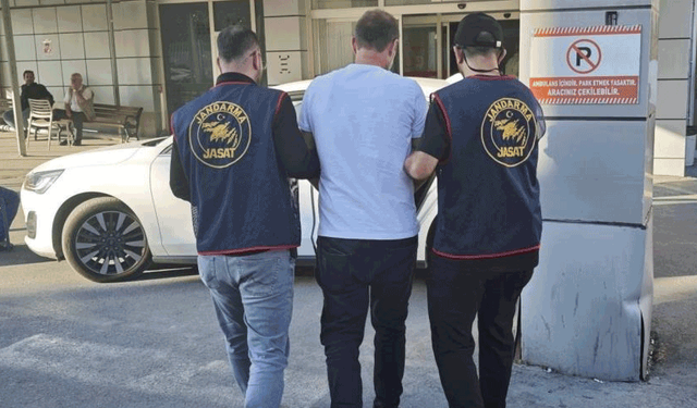 Gümüşhane'de hapis cezasıyla aranan 2 firari İstanbul'da yakalandı