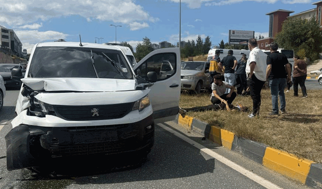 Kastamonu’da otomobil ile hafif ticari araç çarpıştı: 3 yaralı