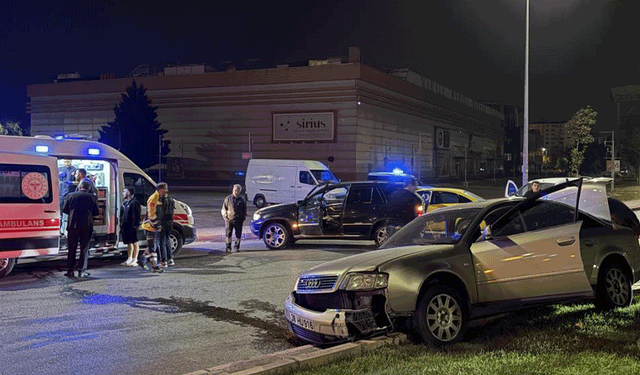 Kayseri'de ticari taksi otomobil ile çarpıştı: 1 yaralı