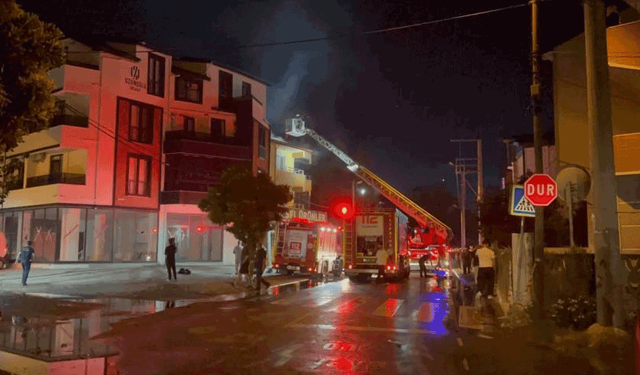 Kocaeli'de çardakta çıkan yangın 3 katlı binaya sirayet etti