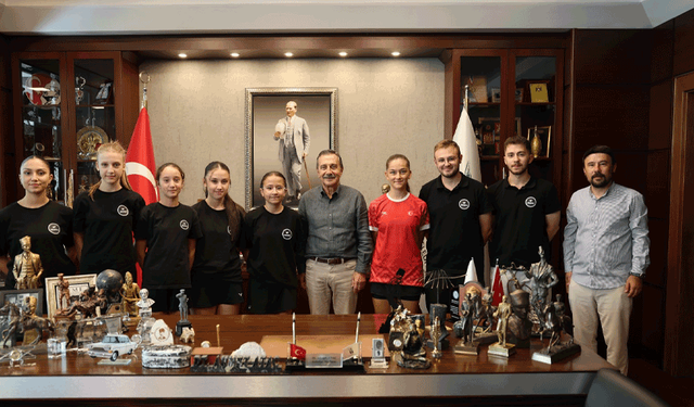 Tepebaşı Belediye Başkanı Ahmet Ataç’tan Eskişehir’in “Altın Jenerasyon”una tebrik
