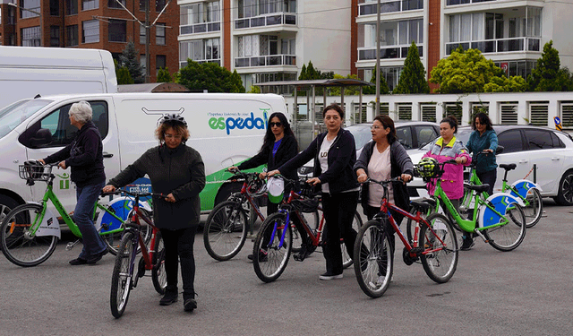 Tepebaşı’nda bisiklet seferberliği: Çocuklar ve yetişkinler birlikte pedal çevirdi