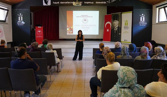 Tepebaşı’nda kadın üreticilere gıda hijyeni eğitimi