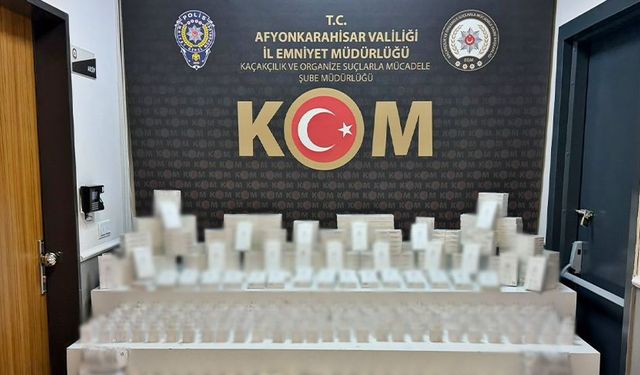 Afyonkarahisar'da polis kaçak cep telefonu aksesuarları ele geçirdi