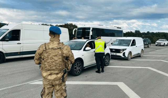 Bilecik'te 2 aranan şahıs yakalandı