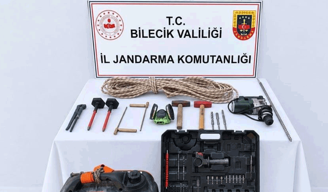 Bilecik’te defıne arayan 5 kişi suçüstü yakalandı