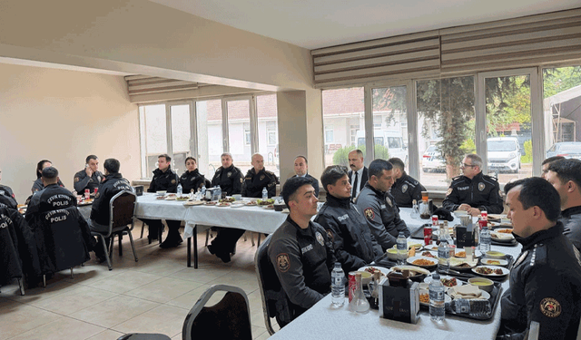 Eskişehir İl Emniyet Müdürü Yılmaz, çevik kuvvet ekipleriyle bir araya geldi