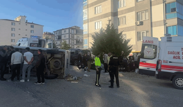 Eskişehir'de otomobil minibüsle çarpıştı: 5 yaralı