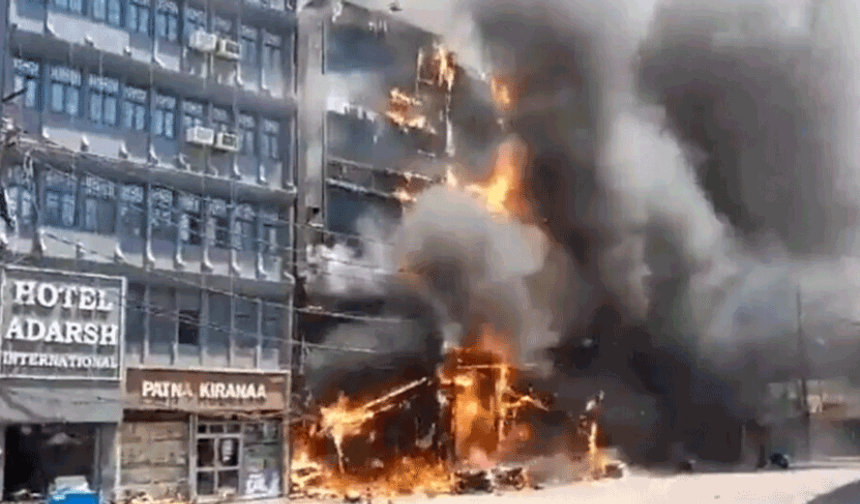 Hindistan’da otel yangını: Ölü ve yaralılar var