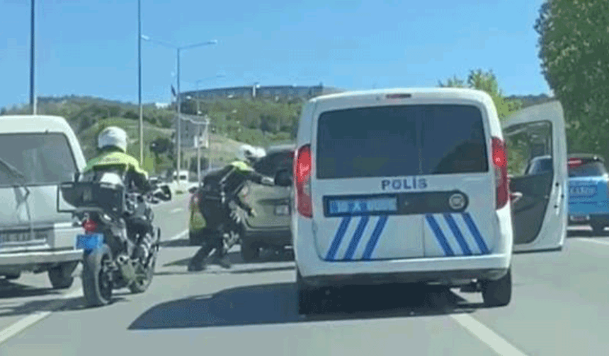 Bursa'da ekiplerden kaçan motosiklet sürücüsü trafiği birbirine kattı