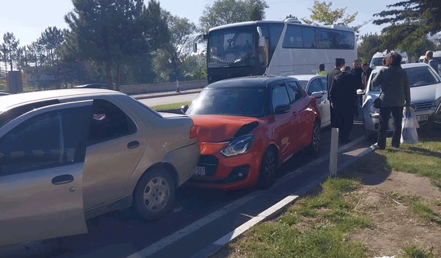 Kütahya'da 9 aracın karıştığı zincirleme kaza