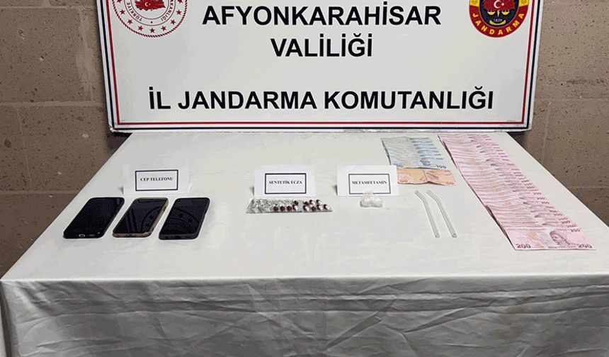 Afyon'da jandarma tarafından zehir ile yakalanan 3 kişiye gözaltı