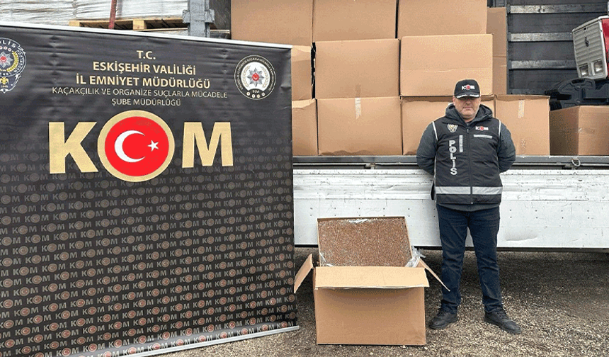 Eskişehir’de tır kasasından milyonluk kaçak makaron çıktı