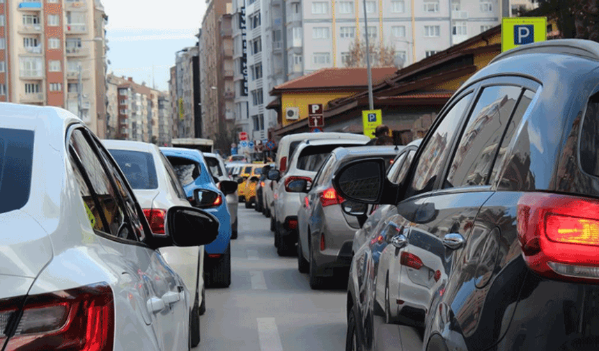 Trafiği engelleyen araç sürücülerine 180 bin TL ceza geliyor