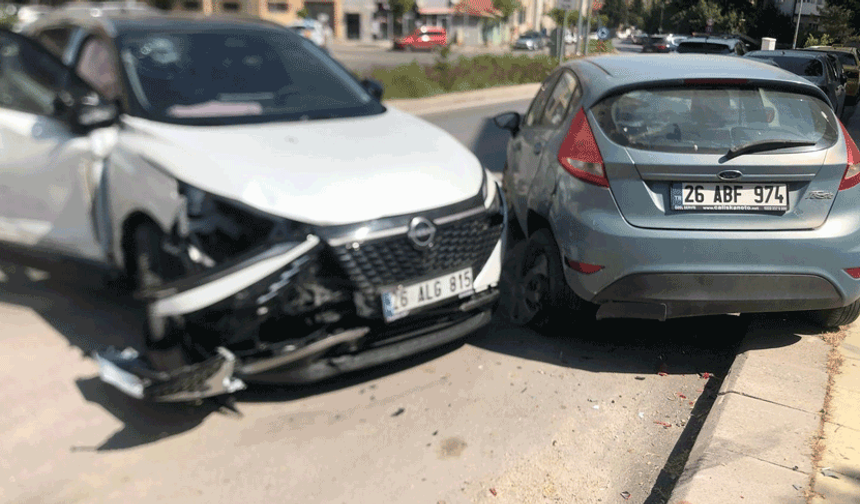 Eskişehir’de korkutan kaza: Önüne ne geldiyse çarptı