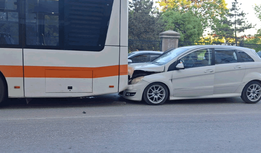 Eskişehir’de korkutan kaza: Otomobilde bulunan çocuk yaralandı