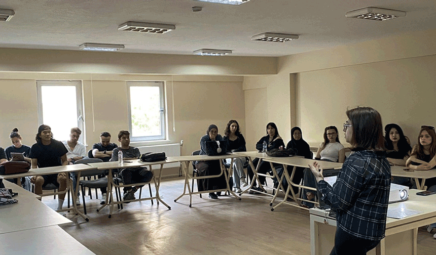 Eskişehirli gençler, toplumsal sorunlar konusunda bilgilendirildi